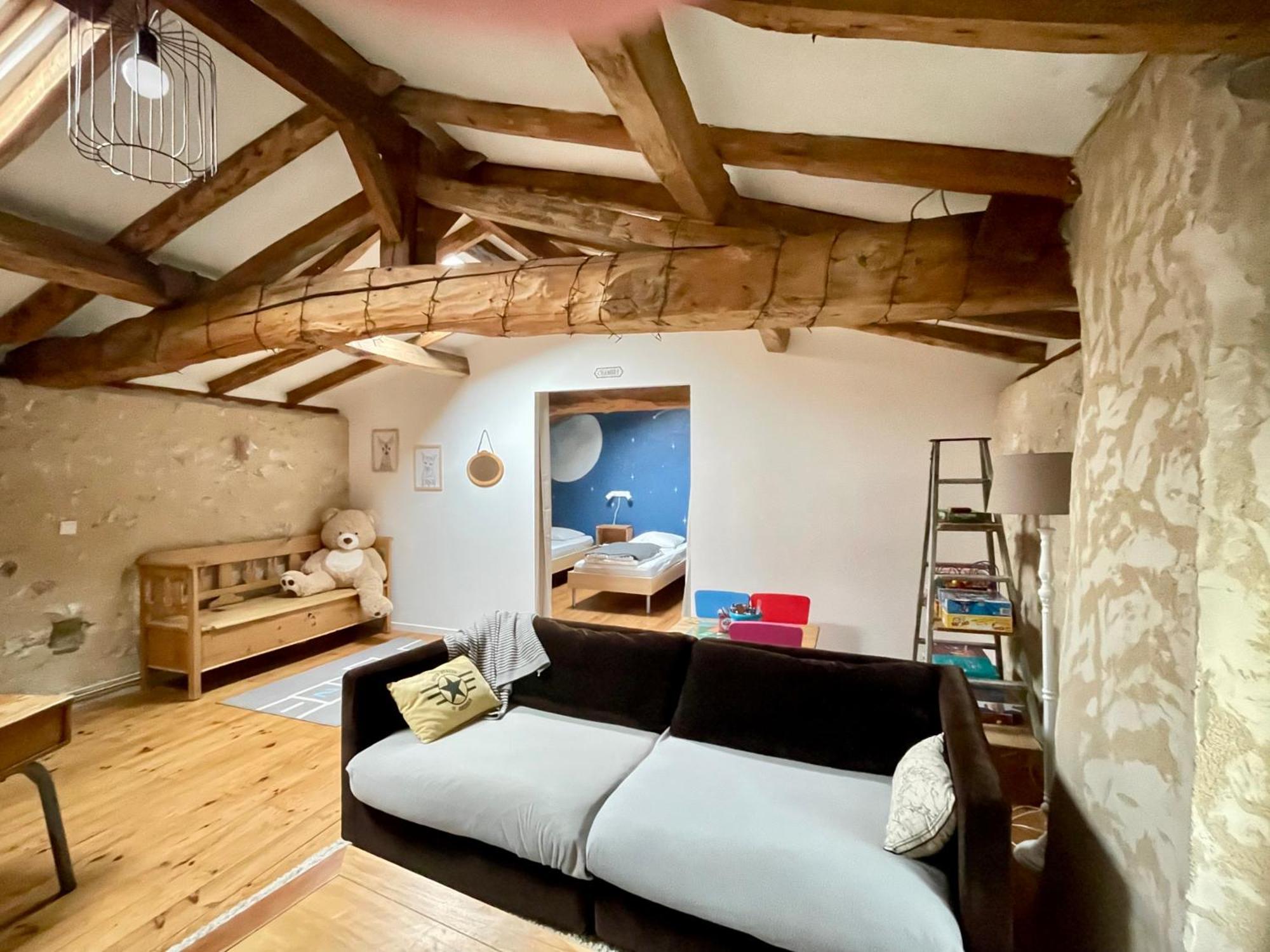 Les Regniers - 2 Gites Voisins Pour Familles Et Groupes Eynesse Exterior foto