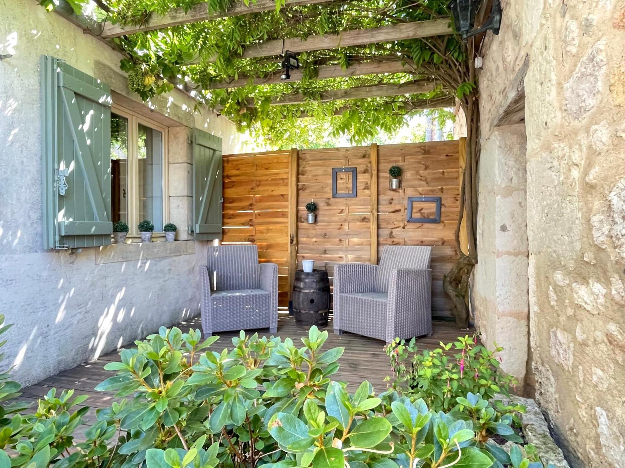 Les Regniers - 2 Gites Voisins Pour Familles Et Groupes Eynesse Exterior foto